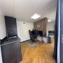 Apartamento de 8 x 3 metros, modelo Berlín, con cuarto de baño y cocina.