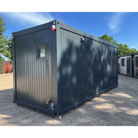 Contenedor habitable de 6,00 x 2,44 con cocina americana, WC y ducha.